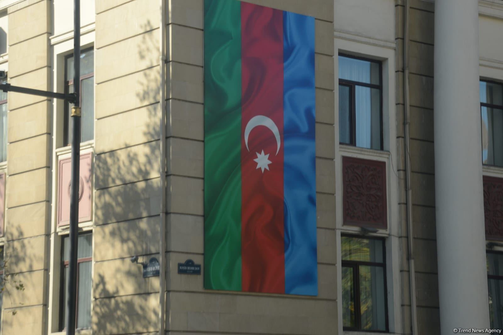 Bu gün Azərbaycan bayrağı ölkənin hər yerində qürurla dalğalanır - FOTOSESSİYA