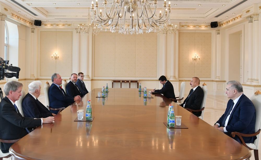 Prezident İlham Əliyev Britaniya-Azərbaycan parlamentlərarası dostluq qrupunun rəhbərini qəbul edib (FOTO/VİDEO)