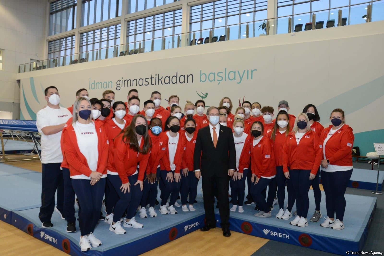 ABŞ səfiri Bakıda Milli Gimnastika Arenasında olub (FOTO)