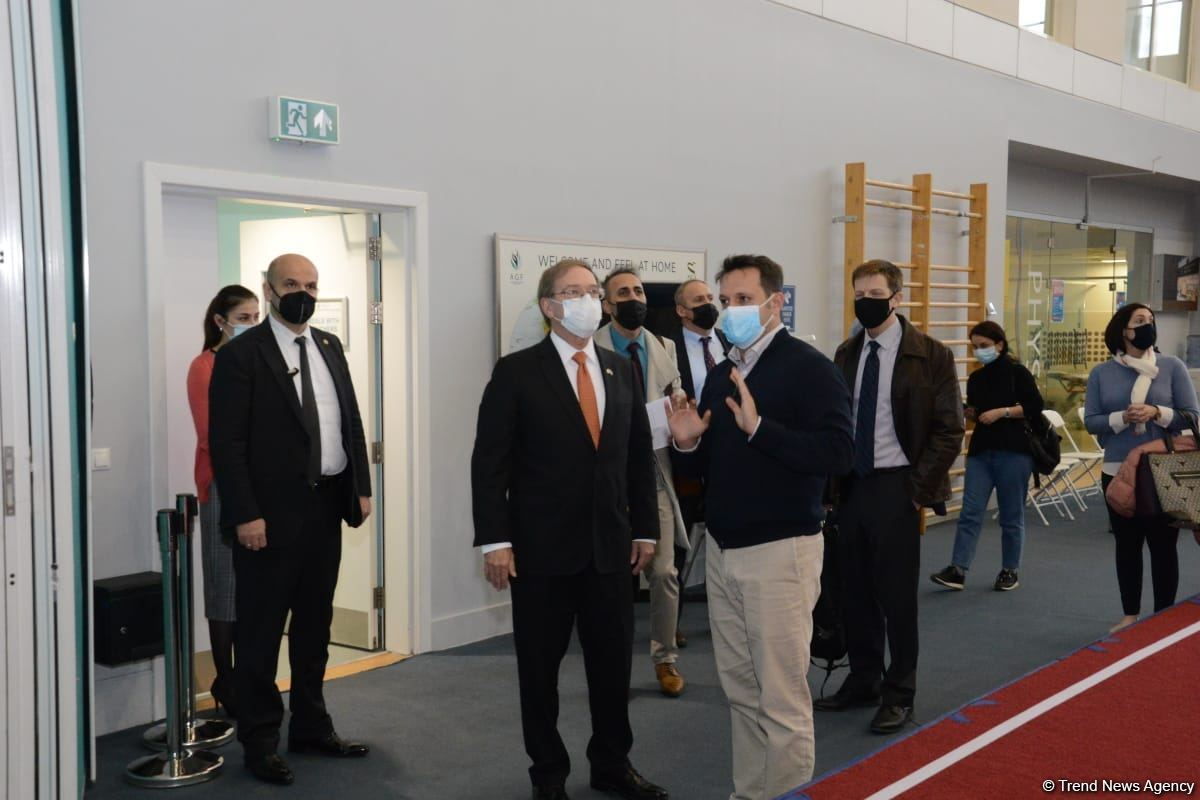 ABŞ səfiri Bakıda Milli Gimnastika Arenasında olub (FOTO)