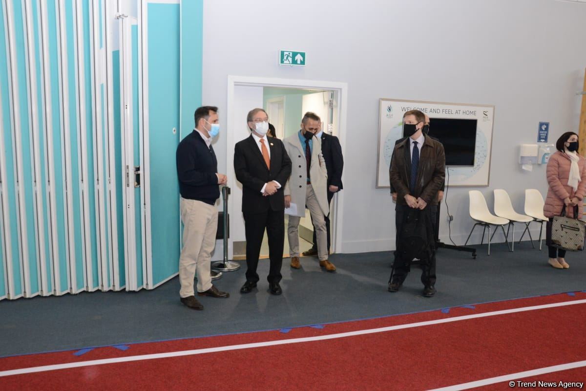 ABŞ səfiri Bakıda Milli Gimnastika Arenasında olub (FOTO)