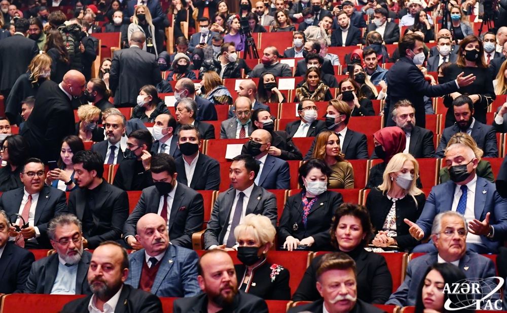 Bakı Media Mərkəzinin prezidenti Arzu Əliyevaya “Şərəf mükafatı” təqdim olunub (FOTO)