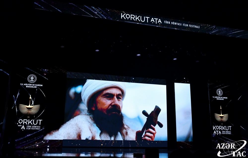 Bakı Media Mərkəzinin prezidenti Arzu Əliyevaya “Şərəf mükafatı” təqdim olunub (FOTO)