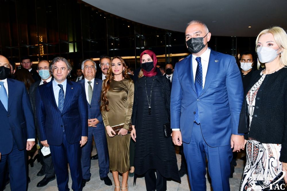 Bakı Media Mərkəzinin prezidenti Arzu Əliyevaya “Şərəf mükafatı” təqdim olunub (FOTO)