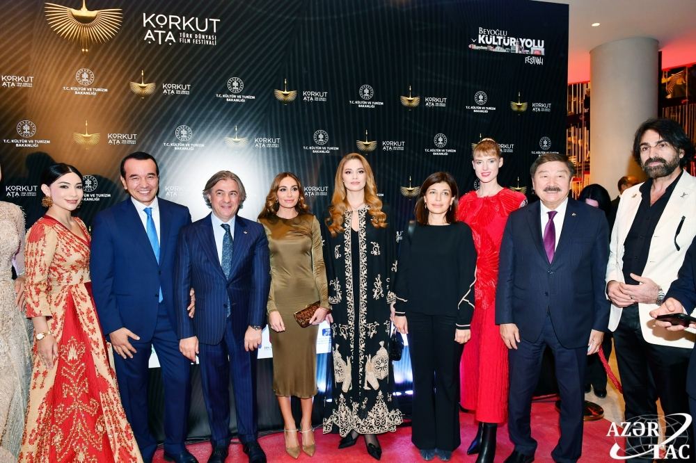 Bakı Media Mərkəzinin prezidenti Arzu Əliyevaya “Şərəf mükafatı” təqdim olunub (FOTO)