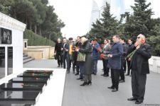 İBF və MÜSİAD rəsmiləri Şəhidlər Xiyabanını ziyarət edib (FOTO)