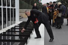 İBF və MÜSİAD rəsmiləri Şəhidlər Xiyabanını ziyarət edib (FOTO)