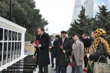 İBF və MÜSİAD rəsmiləri Şəhidlər Xiyabanını ziyarət edib (FOTO)