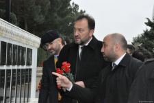 İBF və MÜSİAD rəsmiləri Şəhidlər Xiyabanını ziyarət edib (FOTO)