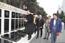 İBF və MÜSİAD rəsmiləri Şəhidlər Xiyabanını ziyarət edib (FOTO)