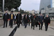 İBF və MÜSİAD rəsmiləri Şəhidlər Xiyabanını ziyarət edib (FOTO)