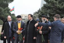 İBF və MÜSİAD rəsmiləri Şəhidlər Xiyabanını ziyarət edib (FOTO)