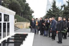 İBF və MÜSİAD rəsmiləri Şəhidlər Xiyabanını ziyarət edib (FOTO)