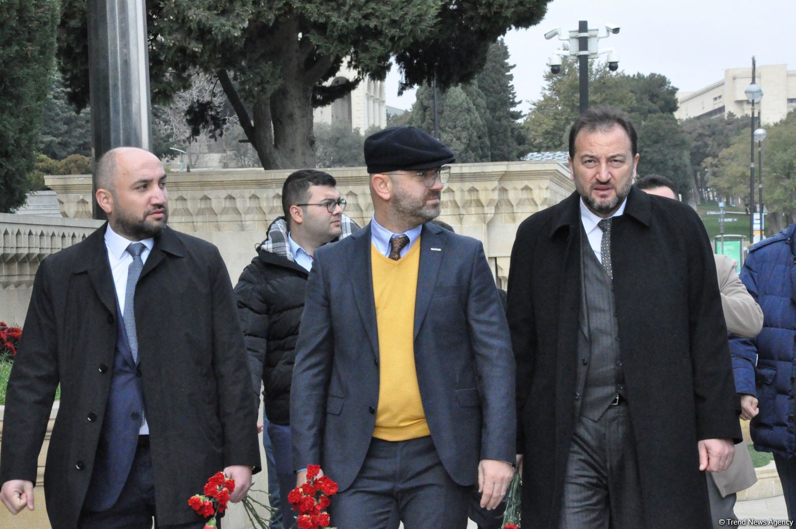 İBF və MÜSİAD rəsmiləri Şəhidlər Xiyabanını ziyarət edib (FOTO)