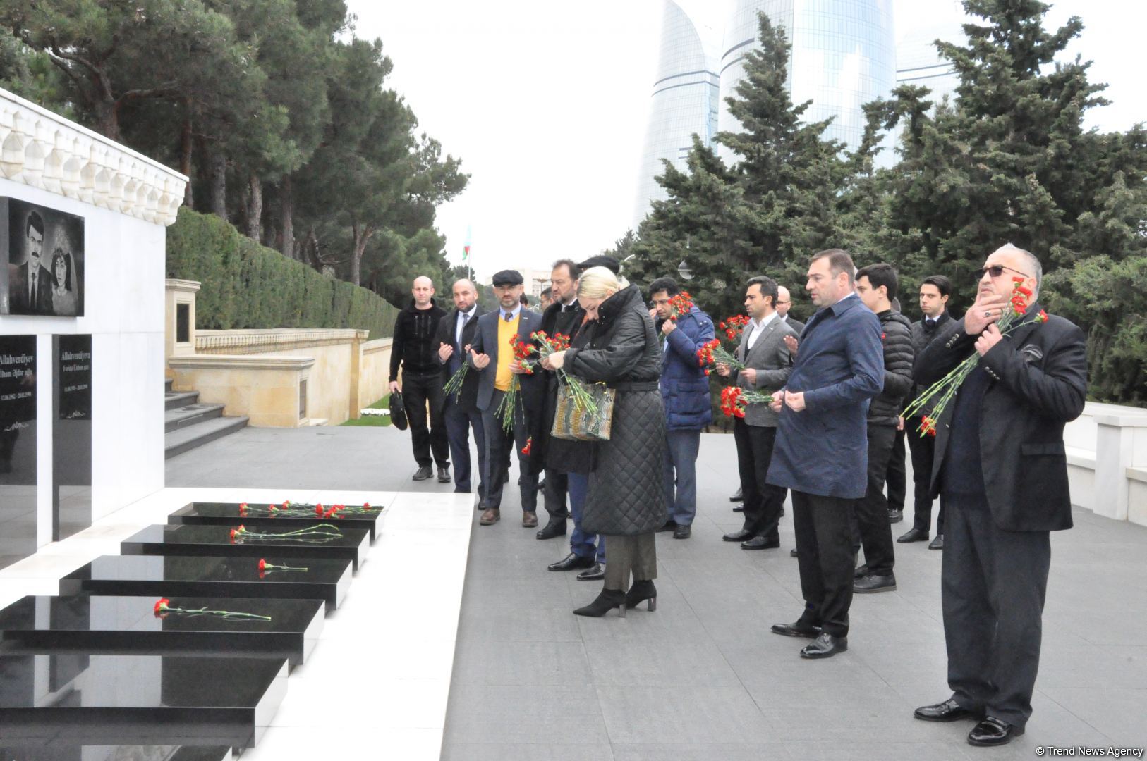 İBF və MÜSİAD rəsmiləri Şəhidlər Xiyabanını ziyarət edib (FOTO)