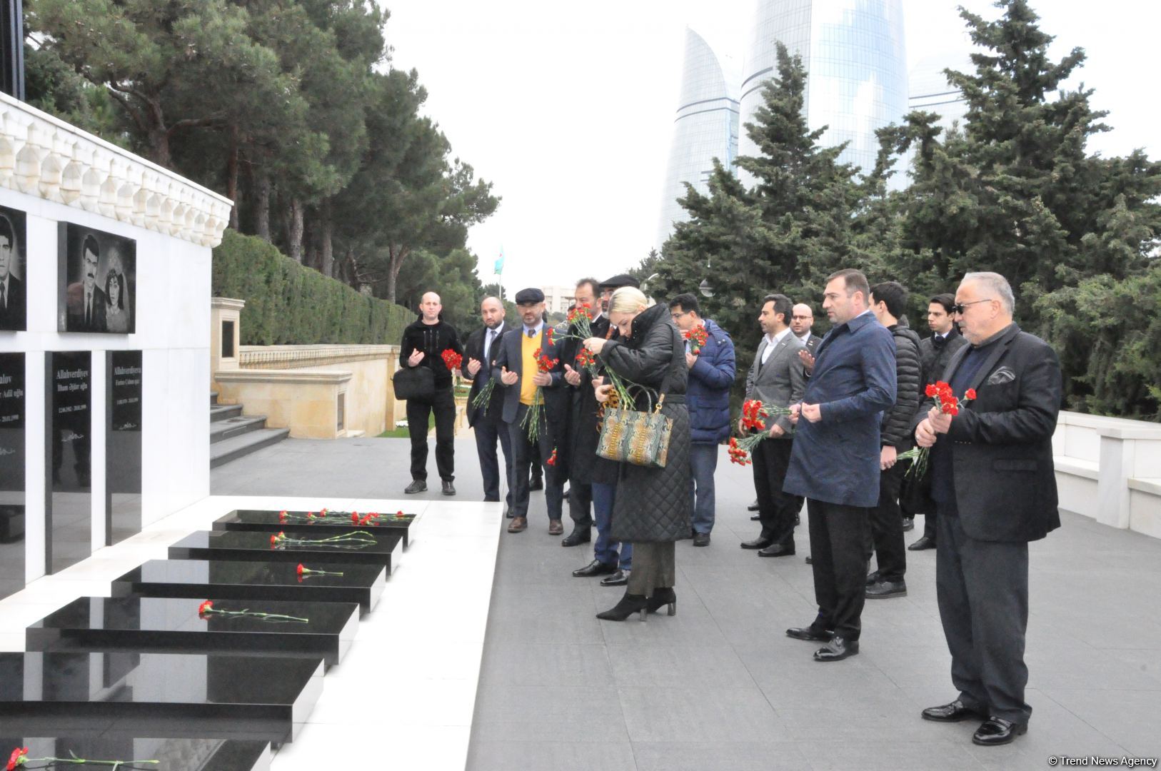 İBF və MÜSİAD rəsmiləri Şəhidlər Xiyabanını ziyarət edib (FOTO)