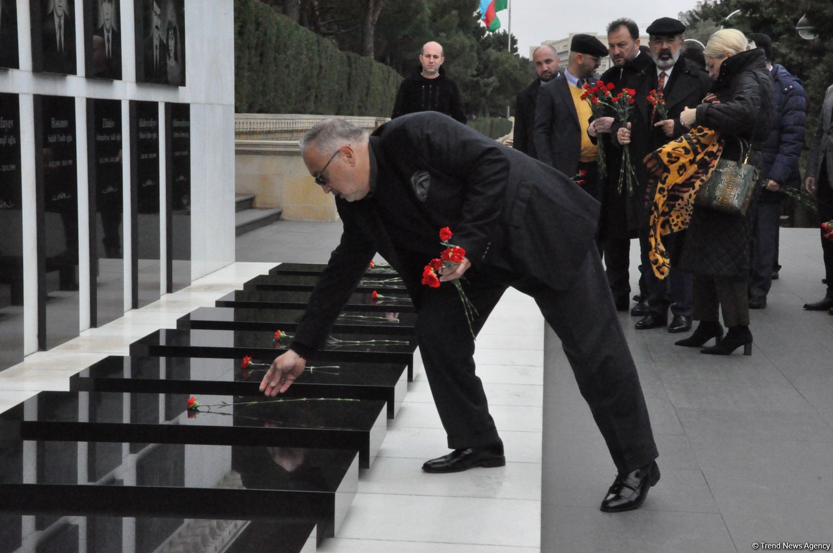 İBF və MÜSİAD rəsmiləri Şəhidlər Xiyabanını ziyarət edib (FOTO)