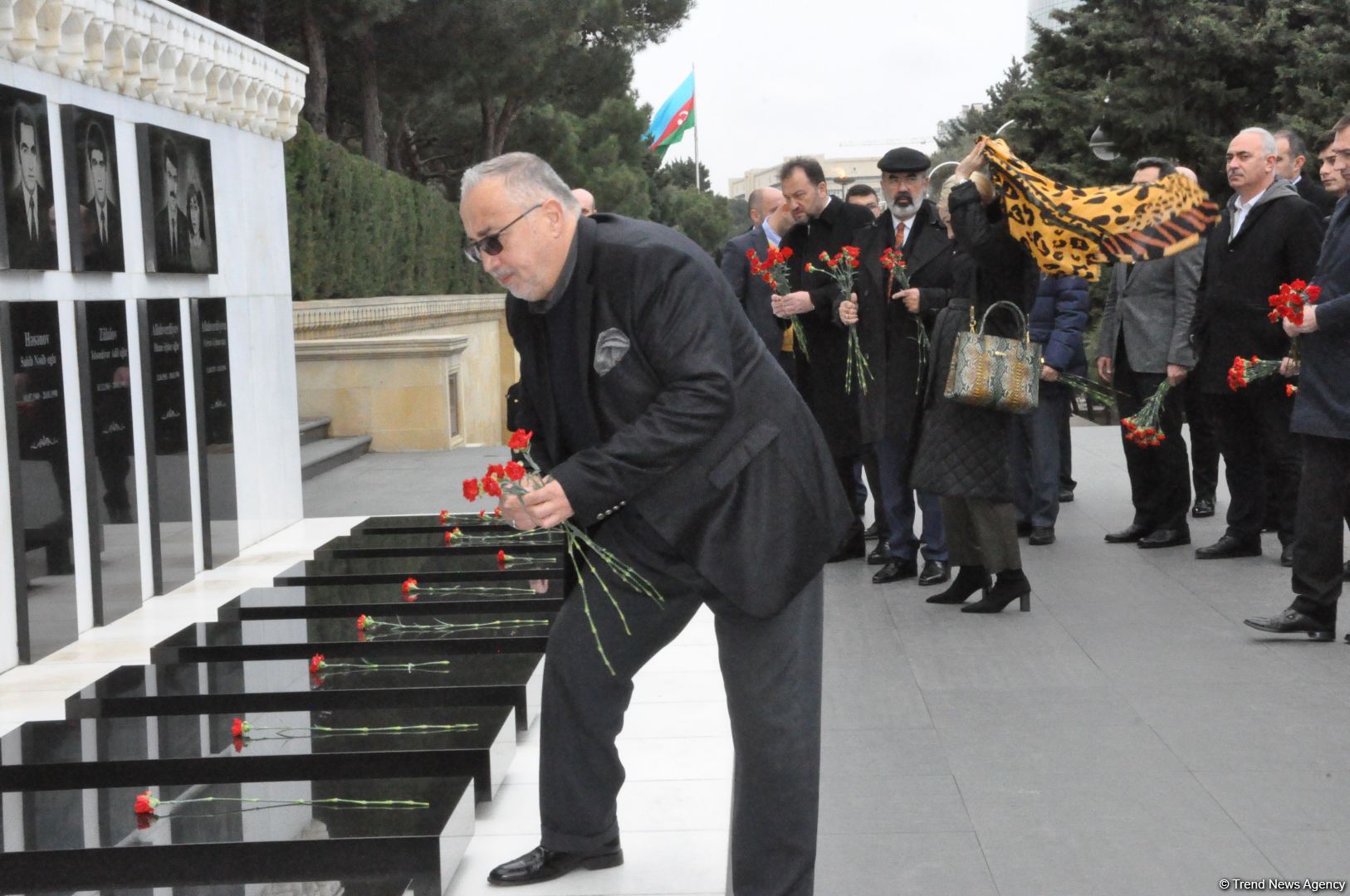İBF və MÜSİAD rəsmiləri Şəhidlər Xiyabanını ziyarət edib (FOTO)