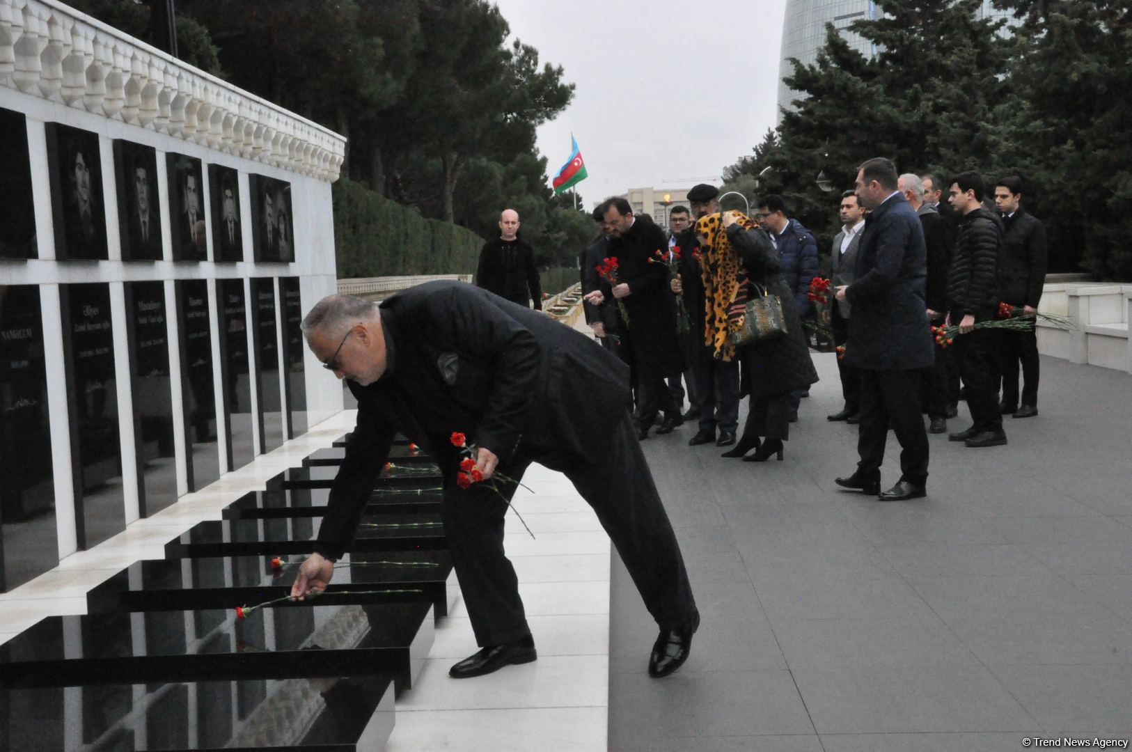 İBF və MÜSİAD rəsmiləri Şəhidlər Xiyabanını ziyarət edib (FOTO)