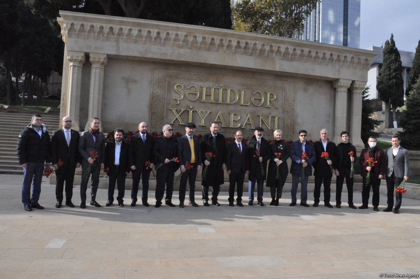 İBF və MÜSİAD rəsmiləri Şəhidlər Xiyabanını ziyarət edib (FOTO)