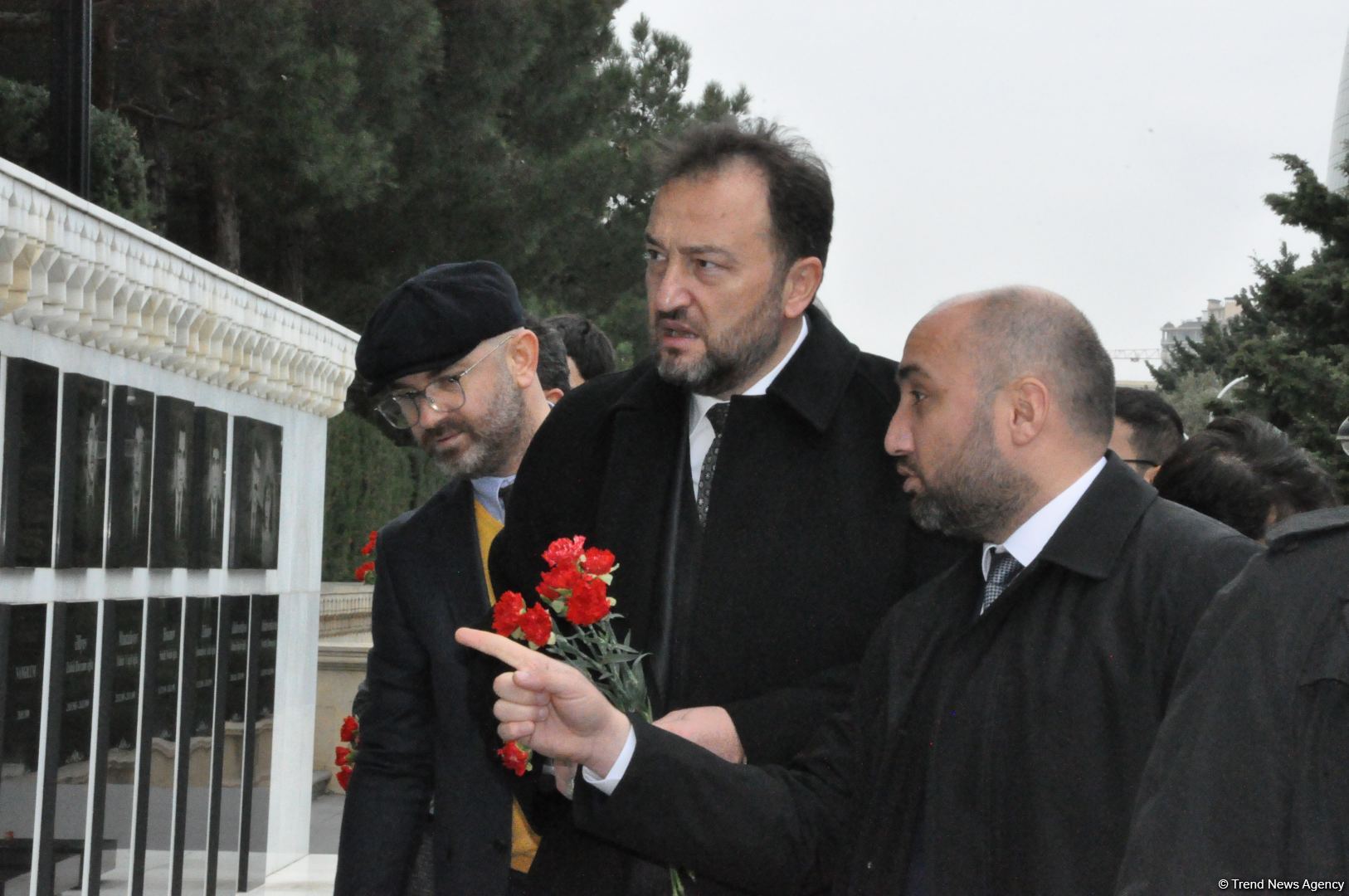 İBF və MÜSİAD rəsmiləri Şəhidlər Xiyabanını ziyarət edib (FOTO)