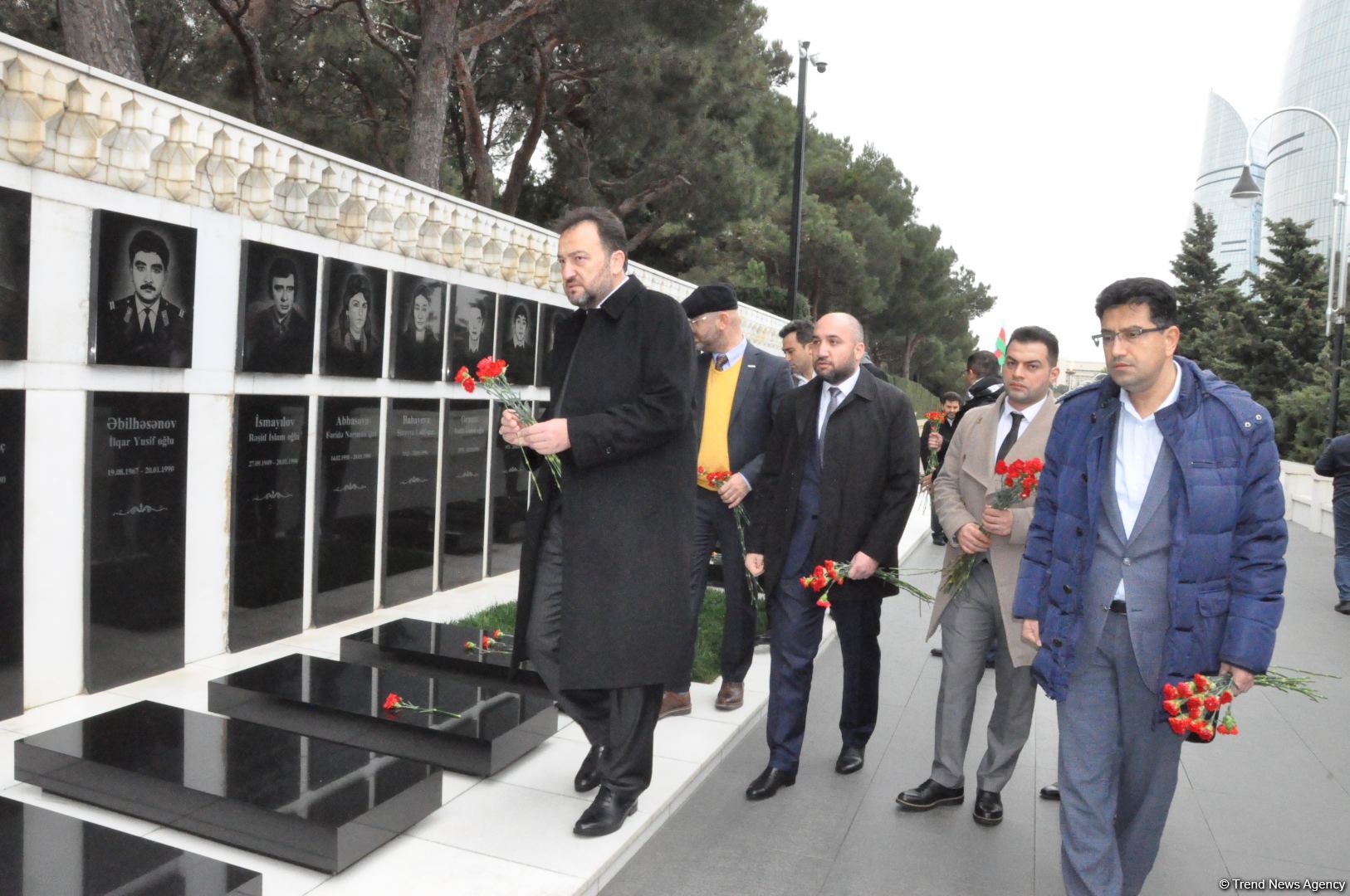 İBF və MÜSİAD rəsmiləri Şəhidlər Xiyabanını ziyarət edib (FOTO)