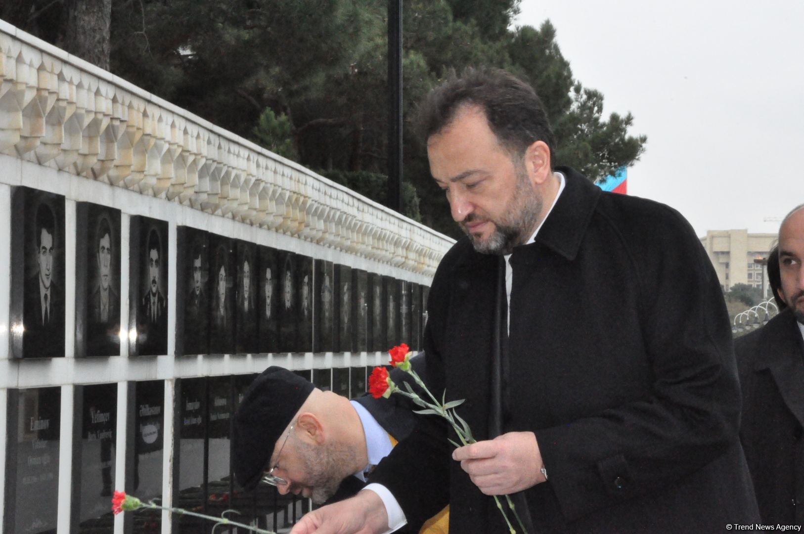 İBF və MÜSİAD rəsmiləri Şəhidlər Xiyabanını ziyarət edib (FOTO)