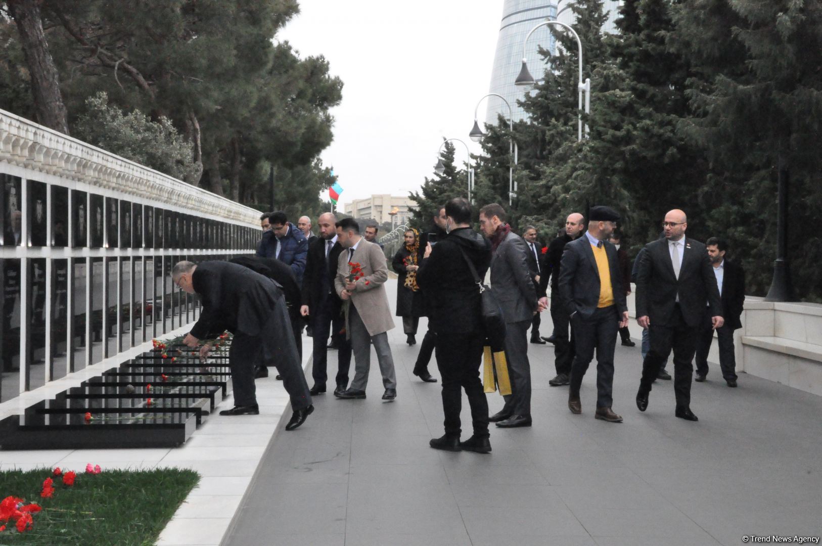 İBF və MÜSİAD rəsmiləri Şəhidlər Xiyabanını ziyarət edib (FOTO)