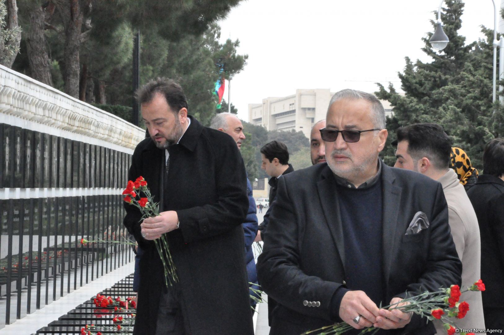 İBF və MÜSİAD rəsmiləri Şəhidlər Xiyabanını ziyarət edib (FOTO)