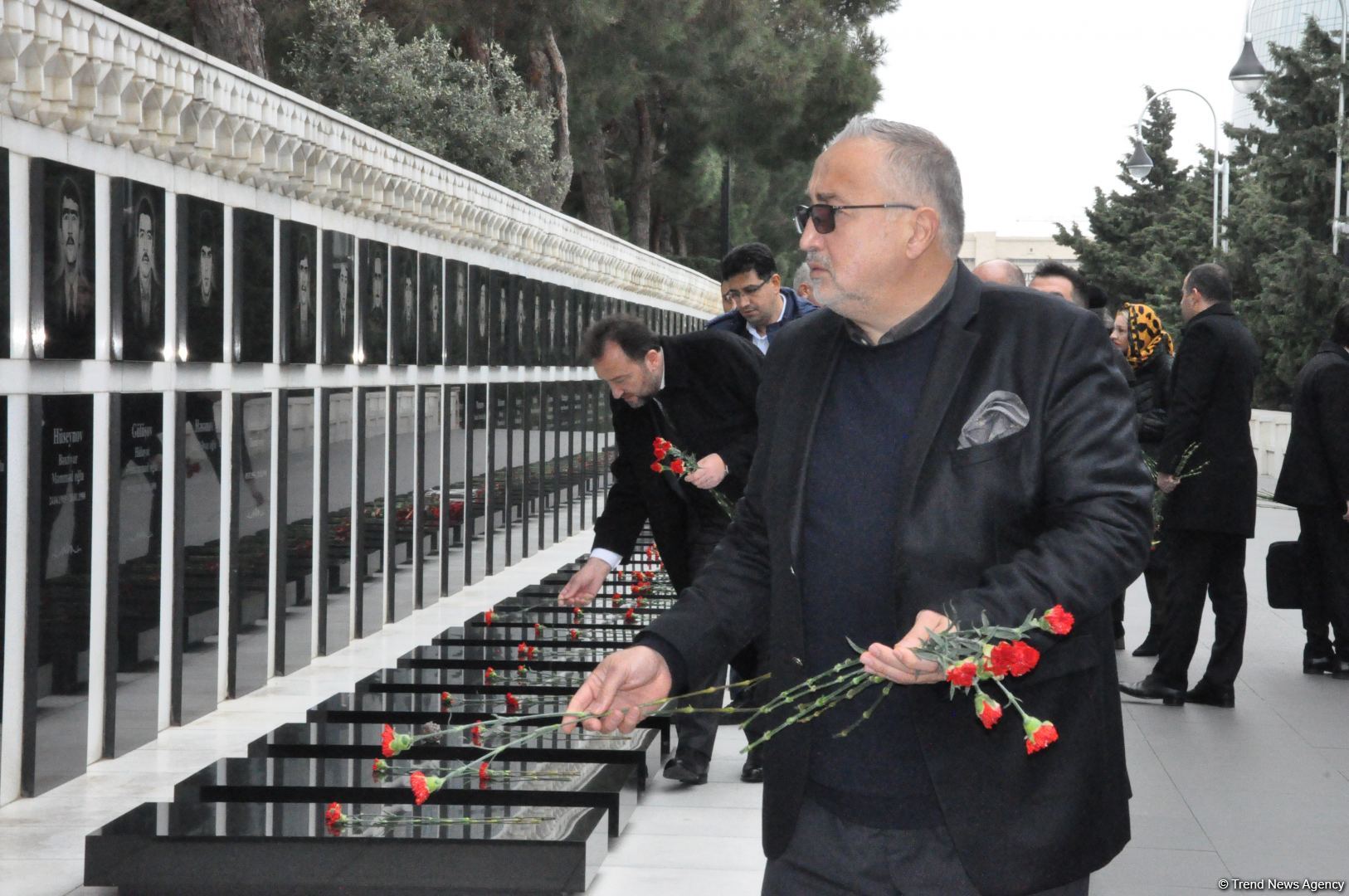 İBF və MÜSİAD rəsmiləri Şəhidlər Xiyabanını ziyarət edib (FOTO)