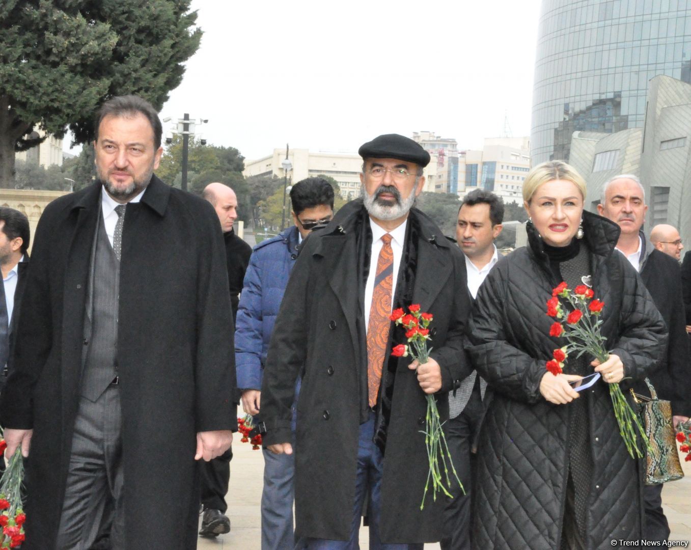 İBF və MÜSİAD rəsmiləri Şəhidlər Xiyabanını ziyarət edib (FOTO)