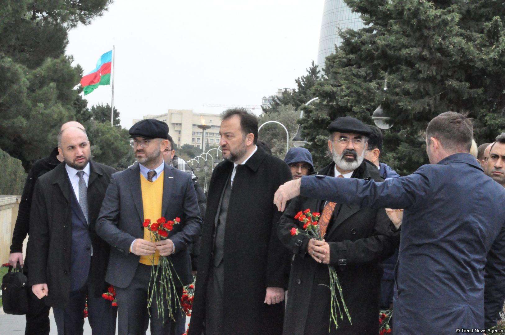 İBF və MÜSİAD rəsmiləri Şəhidlər Xiyabanını ziyarət edib (FOTO)