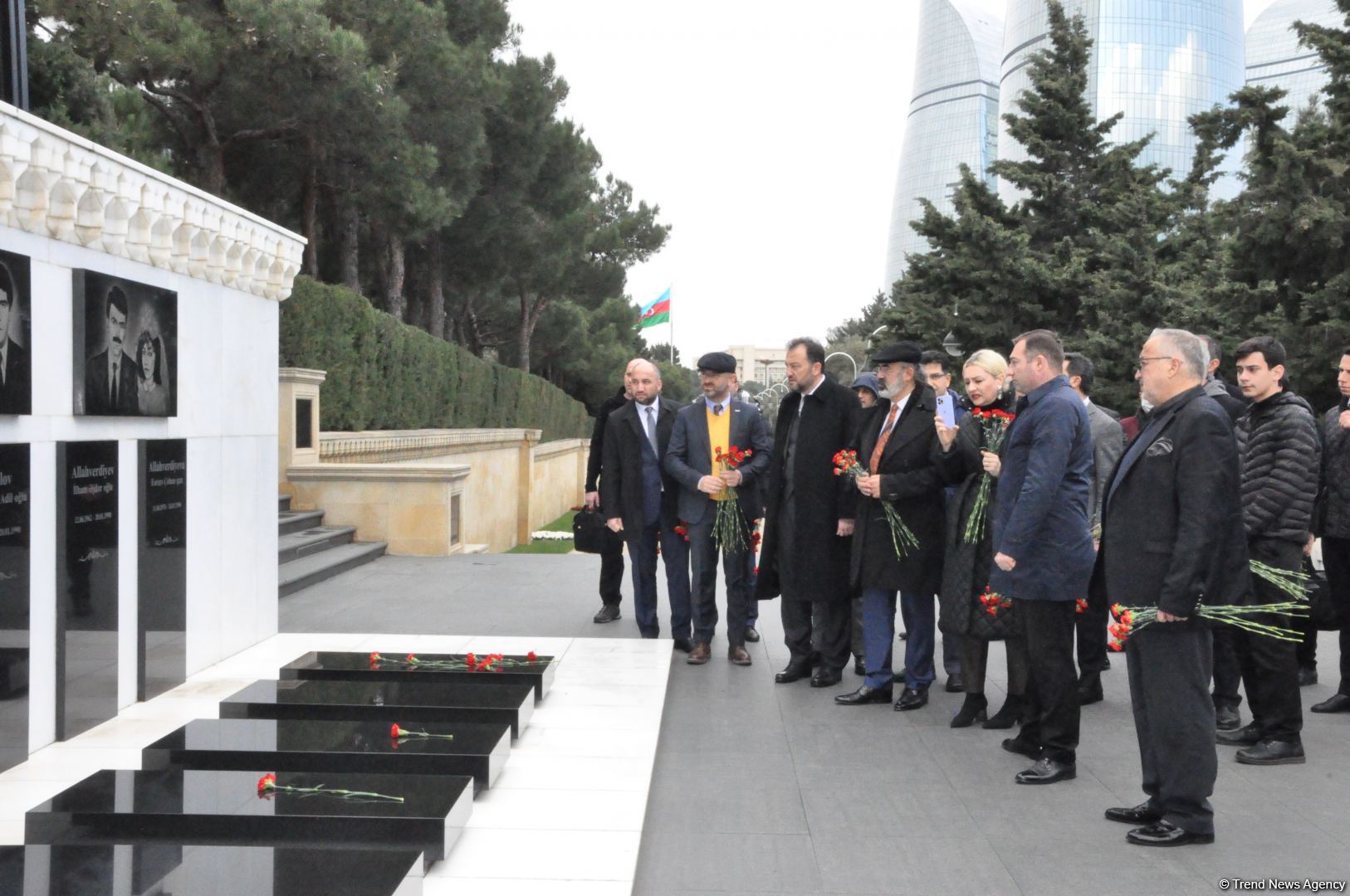 İBF və MÜSİAD rəsmiləri Şəhidlər Xiyabanını ziyarət edib (FOTO)