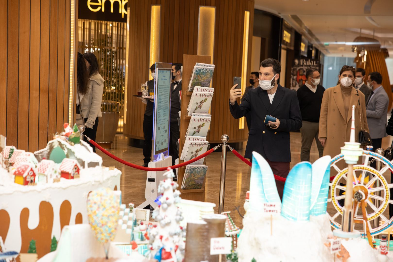 “Port Baku Mall”da Vətən müharibəsindəki qələbəyə həsr edilən “Karabakh – Winter Wonderland” adlı nəfis instalyasiya sərgisi keçirilir (FOTO/VİDEO)
