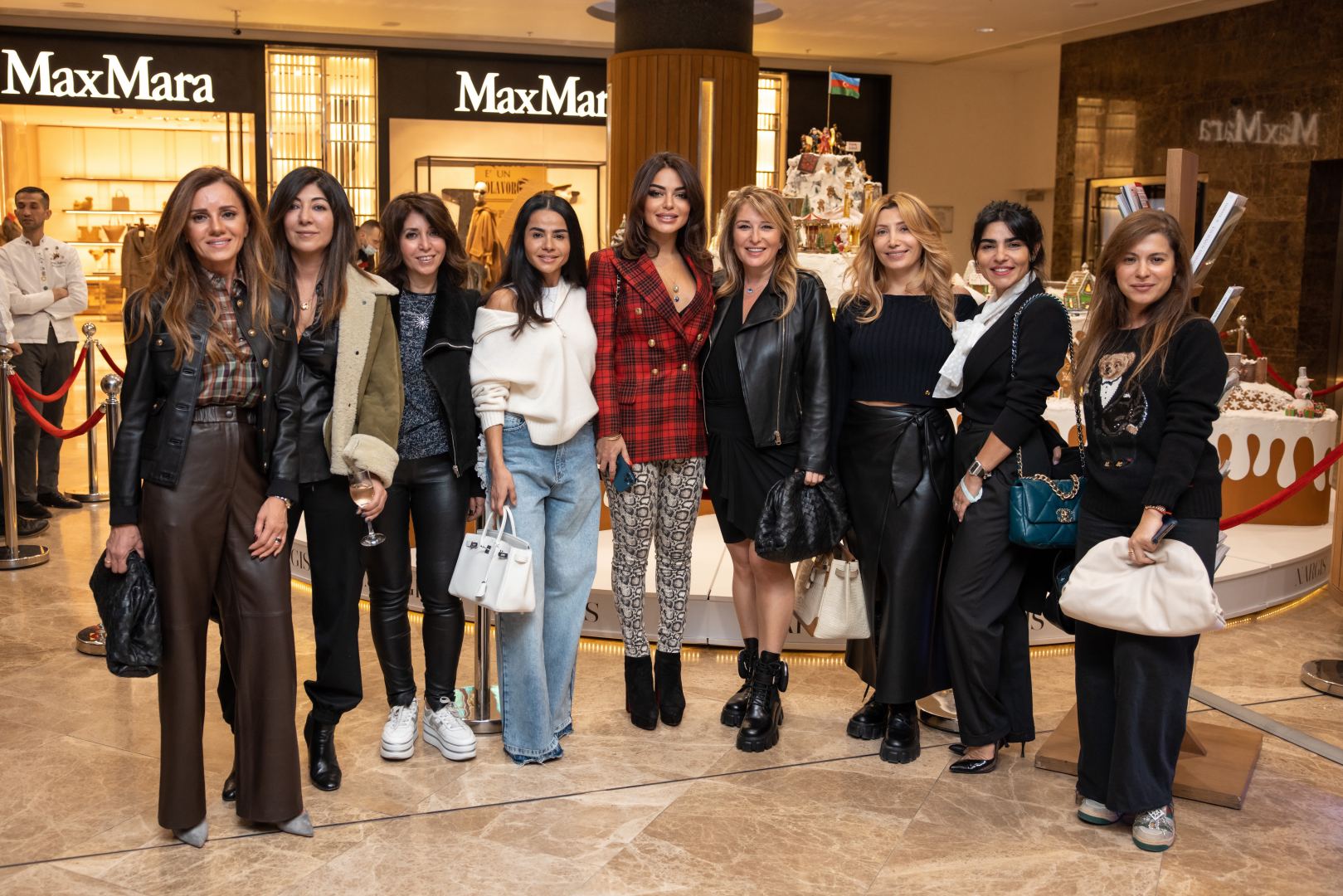 “Port Baku Mall”da Vətən müharibəsindəki qələbəyə həsr edilən “Karabakh – Winter Wonderland” adlı nəfis instalyasiya sərgisi keçirilir (FOTO/VİDEO)