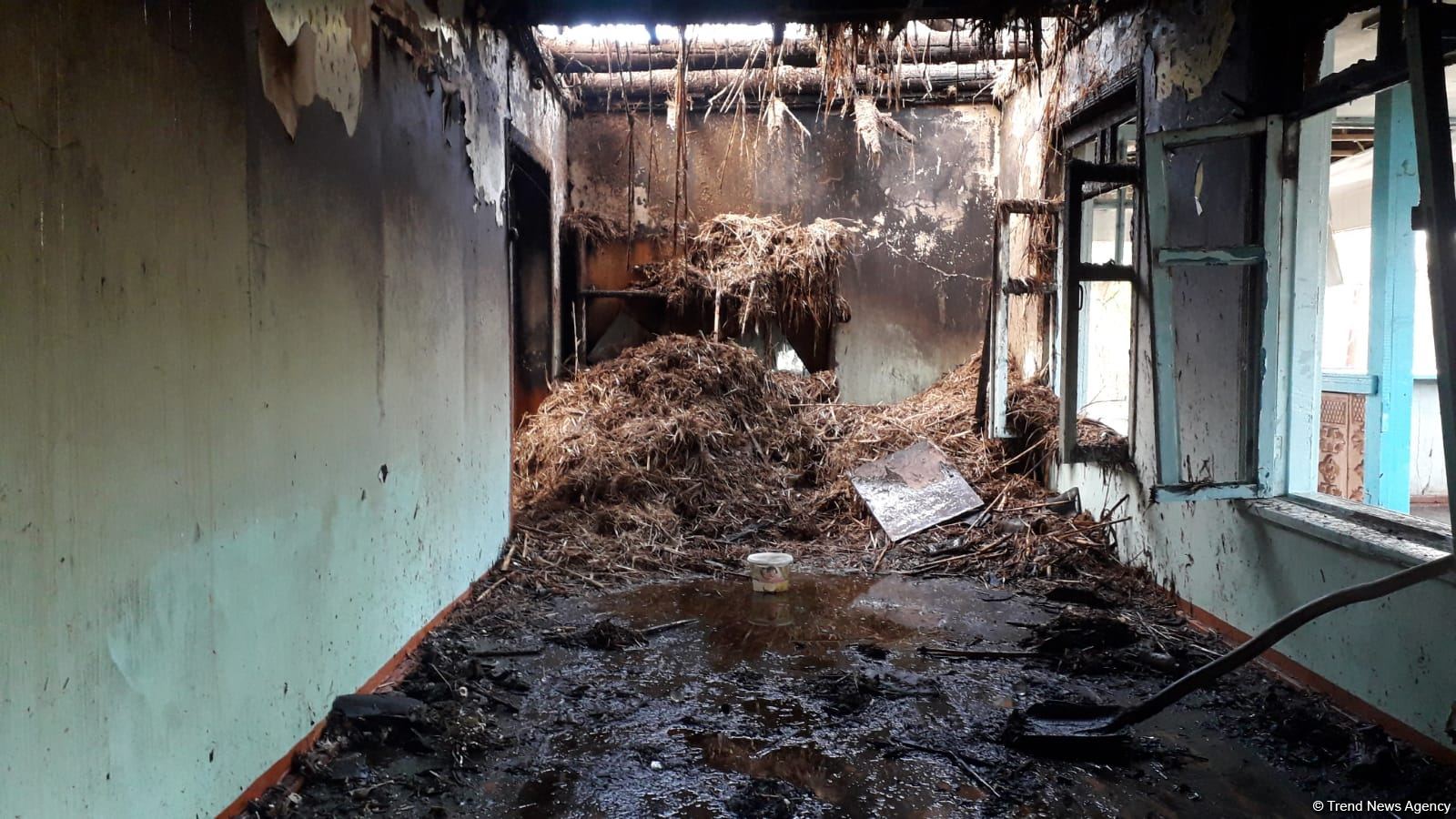 Ağcabədidə 5 otaqlı evdə yanğın olub (FOTO)