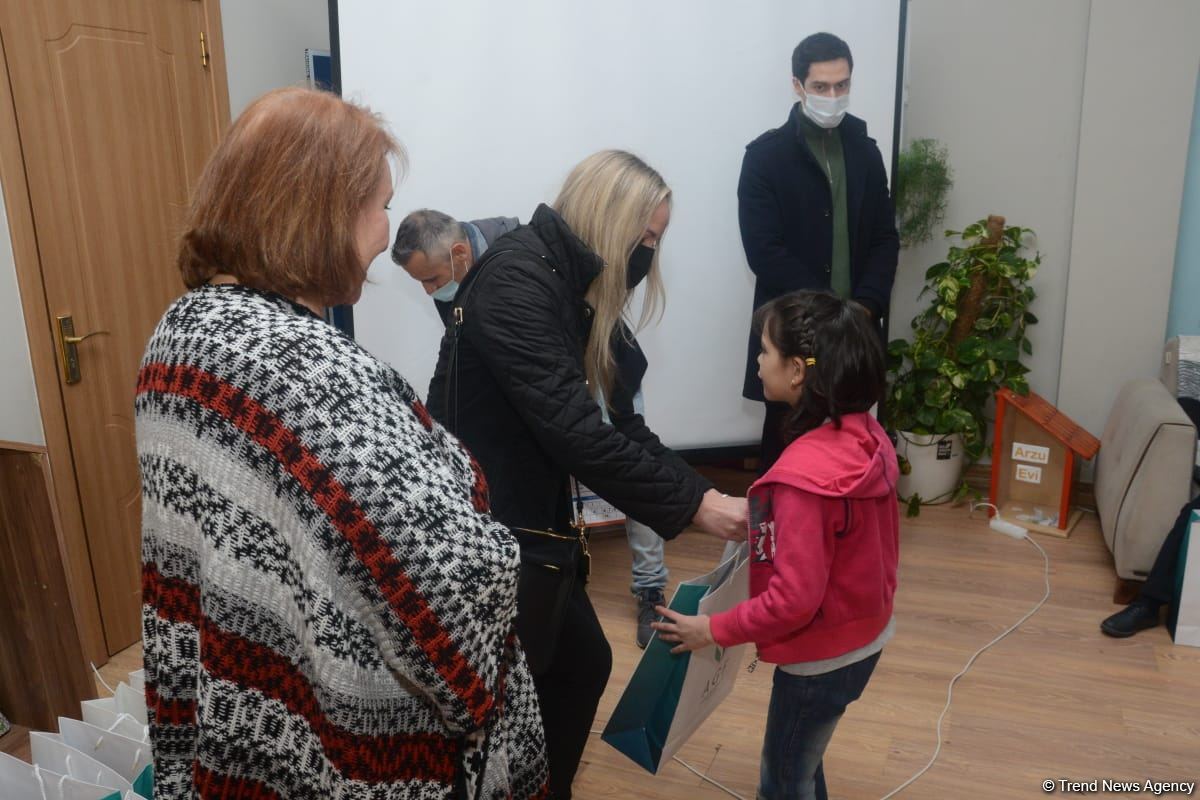 Azərbaycan Gimnastika Federasiyası Bakıda dünya çempionatının ulduz səfirlərinin iştirakı ilə xeyriyyə aksiyası keçirib (FOTO)