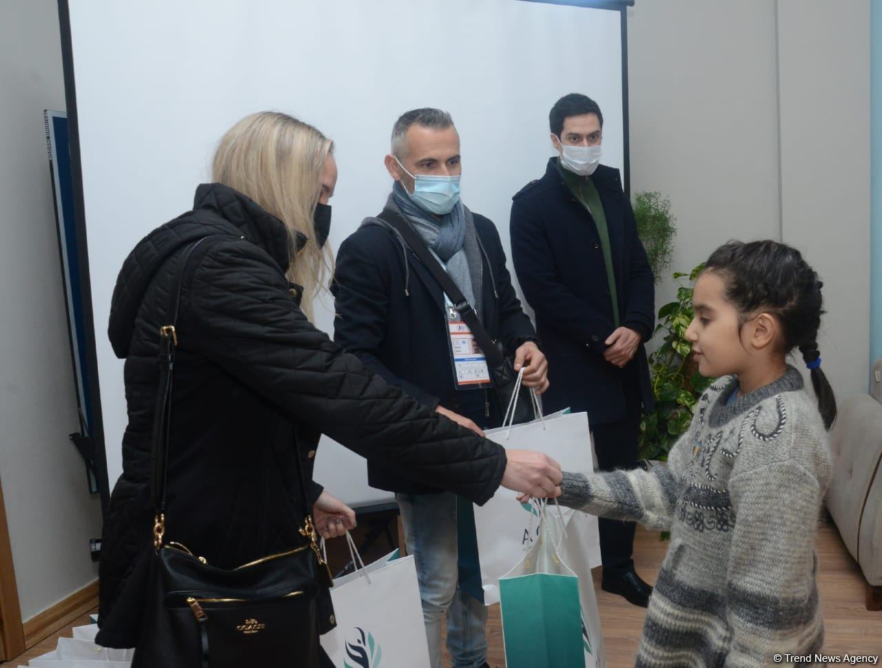 Azərbaycan Gimnastika Federasiyası Bakıda dünya çempionatının ulduz səfirlərinin iştirakı ilə xeyriyyə aksiyası keçirib (FOTO)