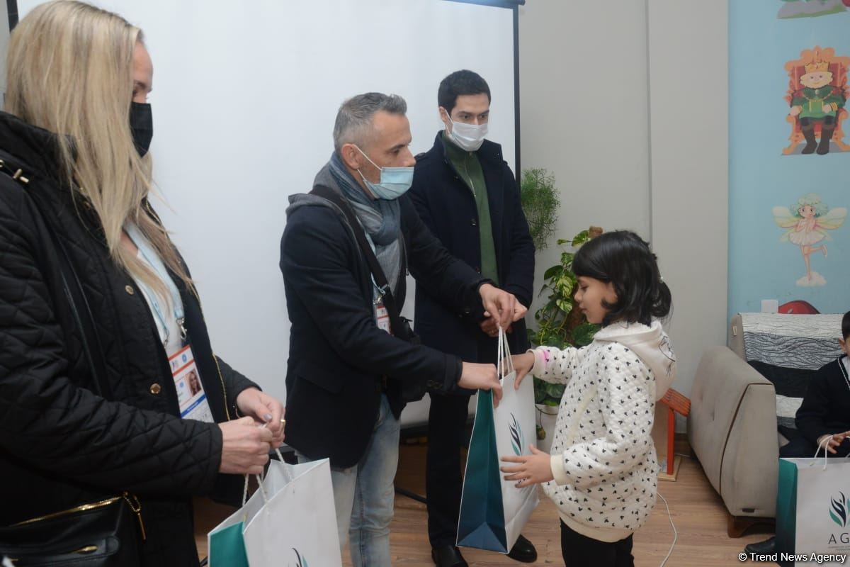 Azərbaycan Gimnastika Federasiyası Bakıda dünya çempionatının ulduz səfirlərinin iştirakı ilə xeyriyyə aksiyası keçirib (FOTO)