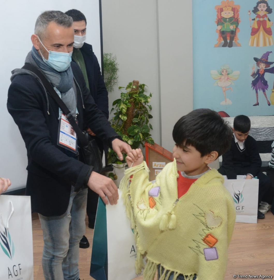 Azərbaycan Gimnastika Federasiyası Bakıda dünya çempionatının ulduz səfirlərinin iştirakı ilə xeyriyyə aksiyası keçirib (FOTO)