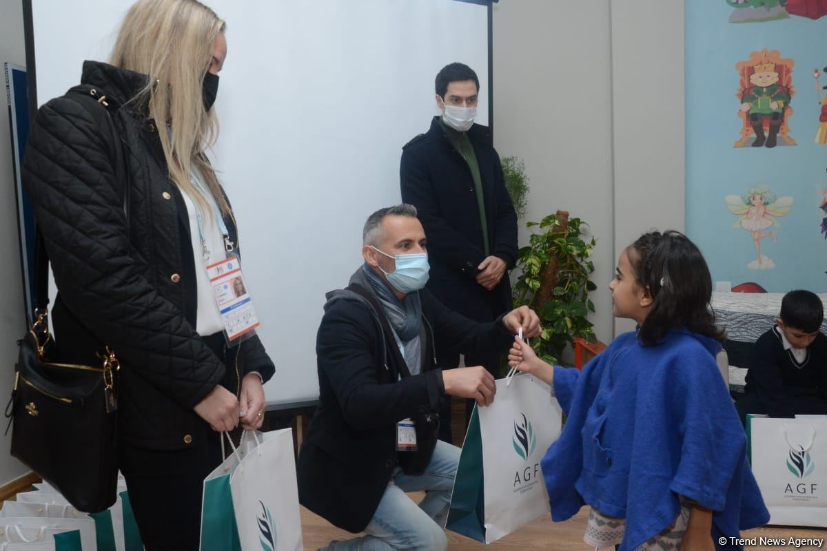 Azərbaycan Gimnastika Federasiyası Bakıda dünya çempionatının ulduz səfirlərinin iştirakı ilə xeyriyyə aksiyası keçirib (FOTO)