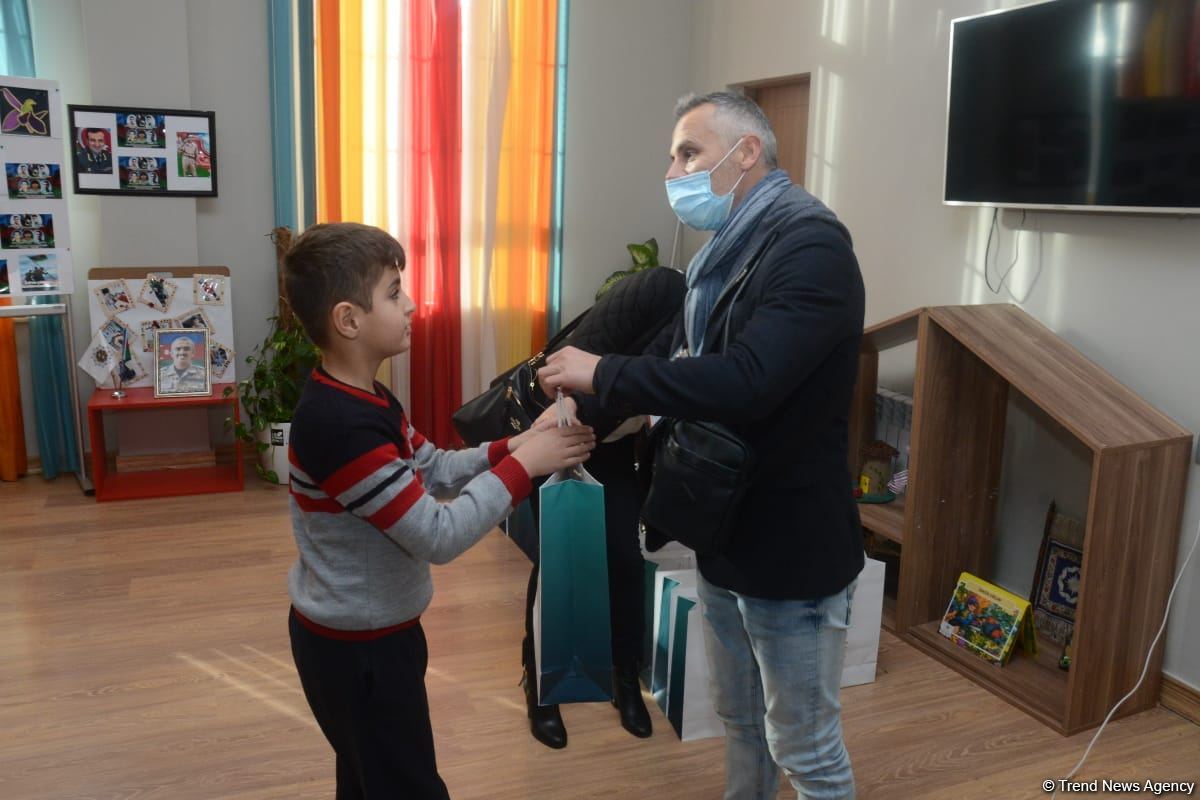 Azərbaycan Gimnastika Federasiyası Bakıda dünya çempionatının ulduz səfirlərinin iştirakı ilə xeyriyyə aksiyası keçirib (FOTO)
