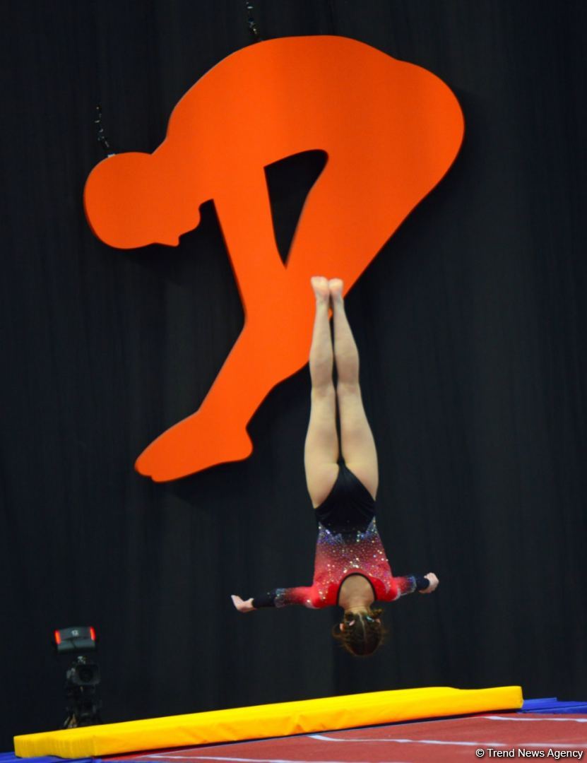 Batut Gimnastikası və Tamblinq üzrə Dünya Çempionatında finallar başlayıb (FOTO)