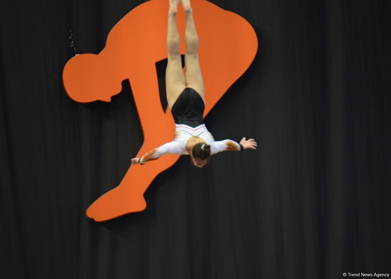 Batut Gimnastikası və Tamblinq üzrə Dünya Çempionatında finallar başlayıb (FOTO)