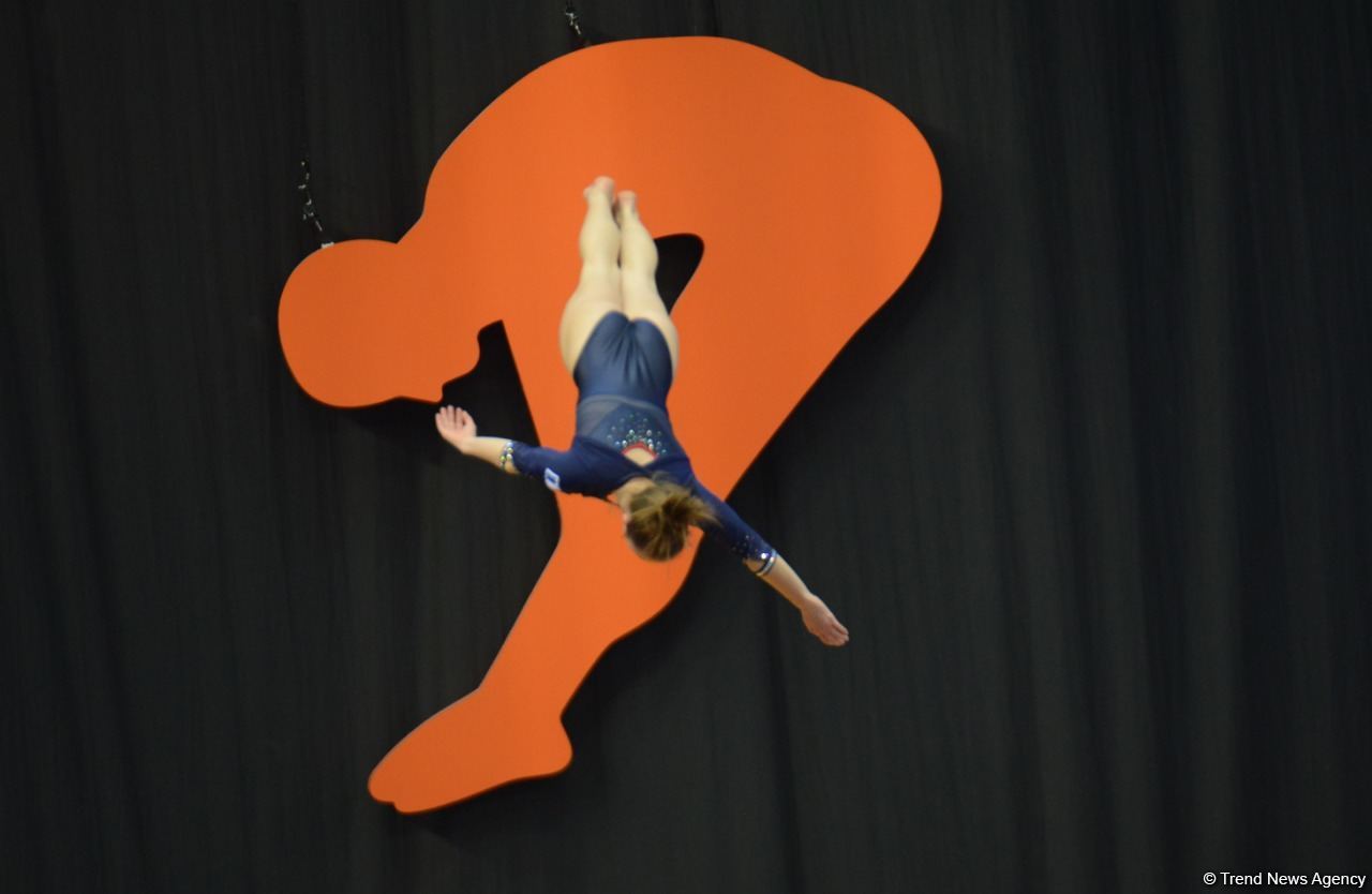 Batut Gimnastikası və Tamblinq üzrə Dünya Çempionatında finallar başlayıb (FOTO)