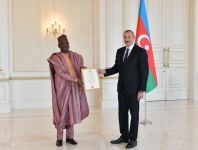 Prezident İlham Əliyev Nigeriyanın ölkəmizdə yeni təyin olunmuş səfirinin etimadnaməsini qəbul edib (FOTO/VİDEO) (YENİLƏNİB)