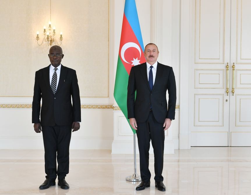Prezident İlham Əliyev Uqandanın ölkəmizdə yeni təyin olunmuş səfirinin etimadnaməsini qəbul edib (FOTO/VİDEO) (YENİLƏNİB)