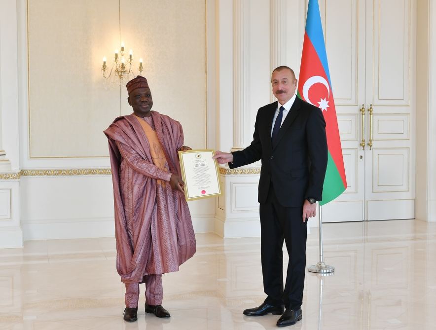 Prezident İlham Əliyev Nigeriyanın ölkəmizdə yeni təyin olunmuş səfirinin etimadnaməsini qəbul edib (FOTO/VİDEO) (YENİLƏNİB)