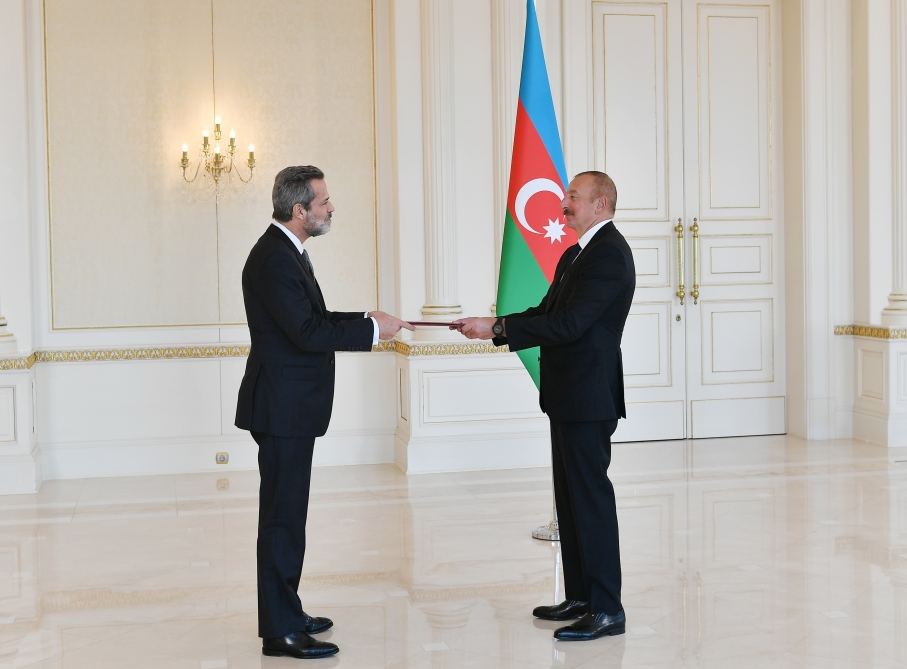 Prezident İlham Əliyev Portuqaliyanın ölkəmizdə yeni təyin olunmuş səfirinin etimadnaməsini qəbul edib (FOTO/VİDEO)