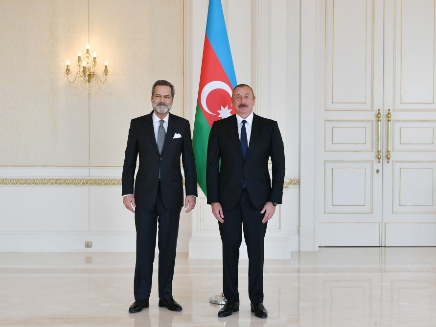 Prezident İlham Əliyev Portuqaliyanın ölkəmizdə yeni təyin olunmuş səfirinin etimadnaməsini qəbul edib (FOTO/VİDEO)